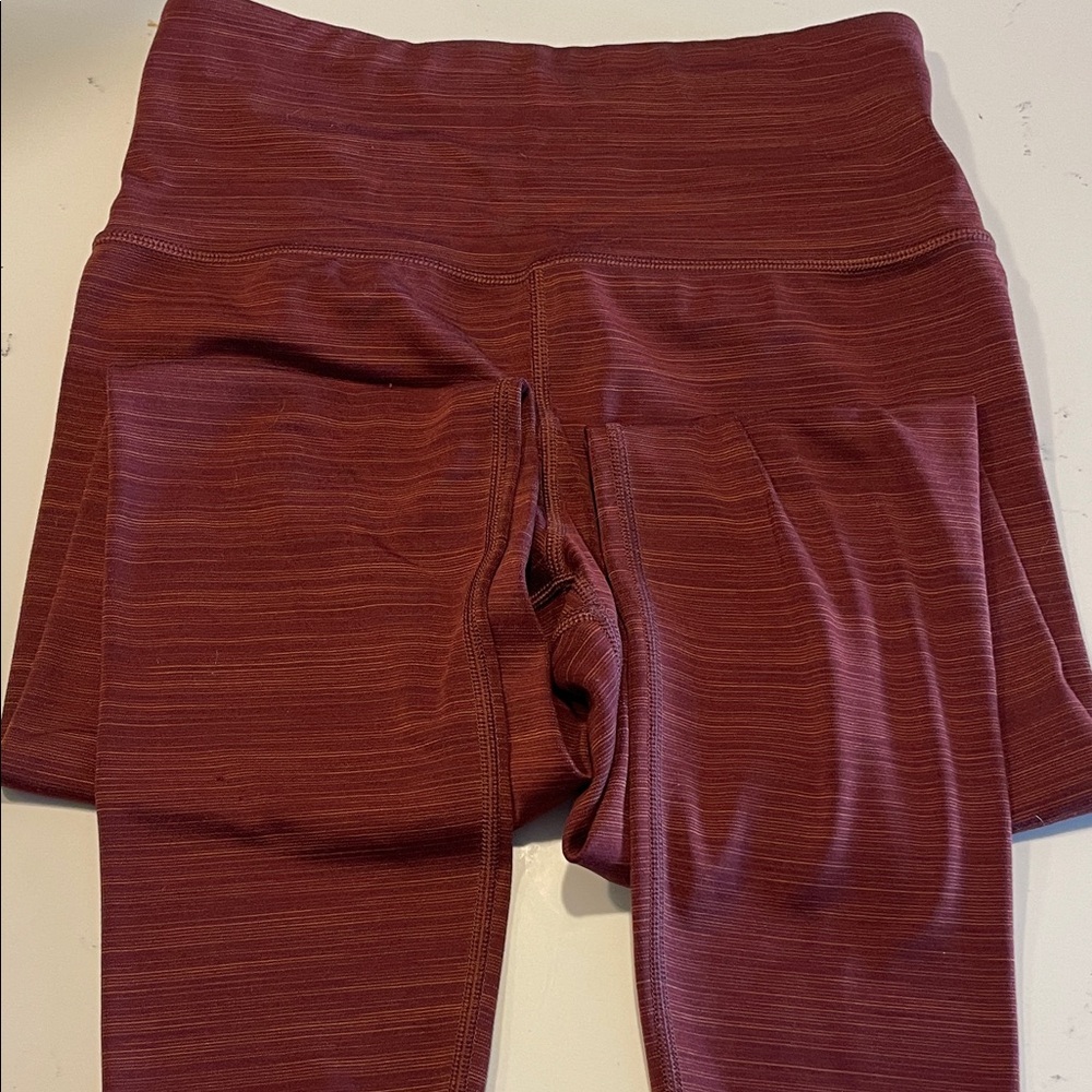 Athleta Elation textured 7/8 tight. Stretch High-Waist Leggings in Deep Burgundy